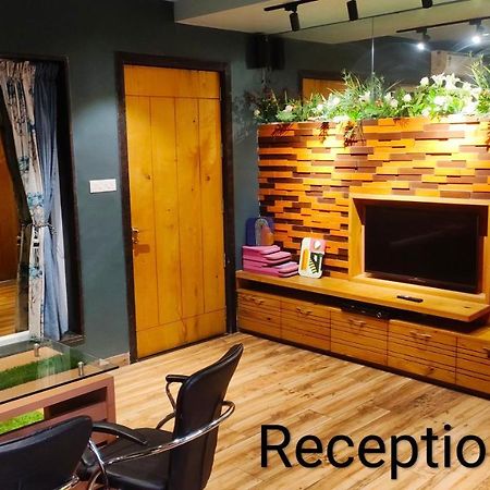 Entire Craftsman House With 2 Bedrooms Kitchen And More Rāipur Buitenkant foto