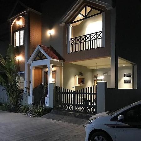 Entire Craftsman House With 2 Bedrooms Kitchen And More Rāipur Buitenkant foto