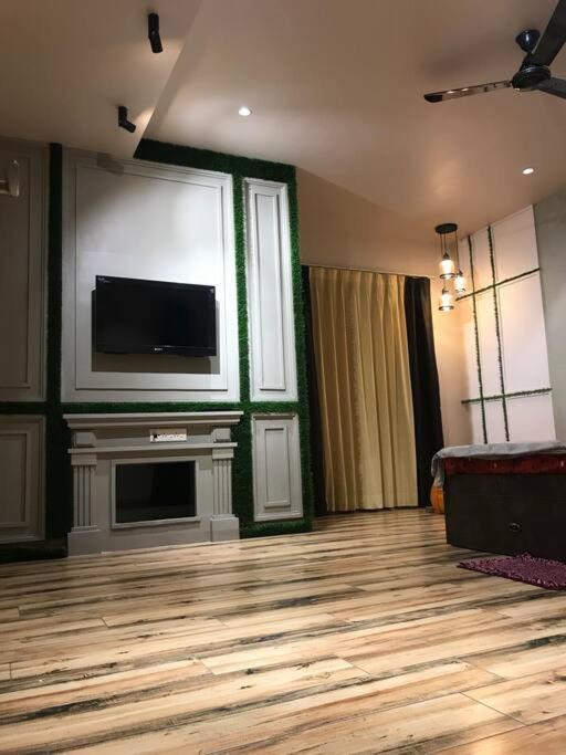 Entire Craftsman House With 2 Bedrooms Kitchen And More Rāipur Buitenkant foto