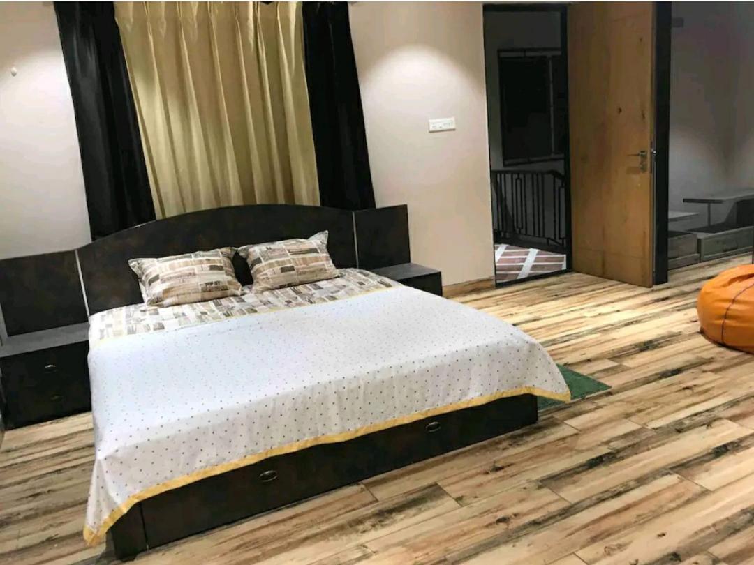Entire Craftsman House With 2 Bedrooms Kitchen And More Rāipur Buitenkant foto